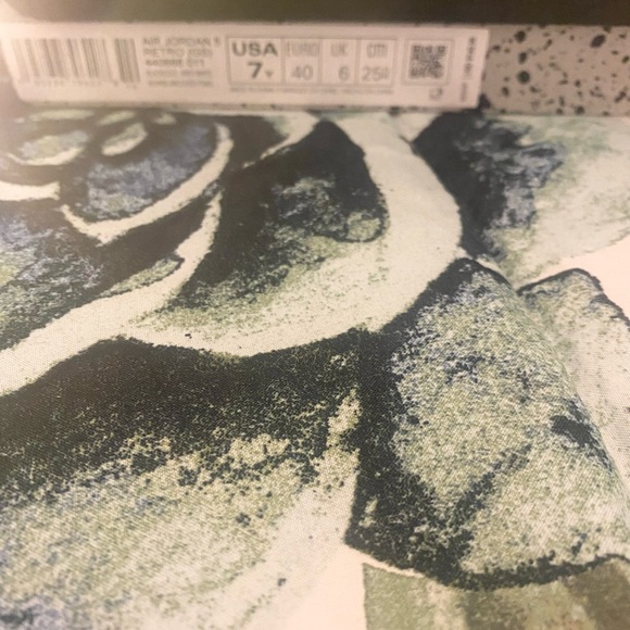 Sneakers - Picture 5 of 5